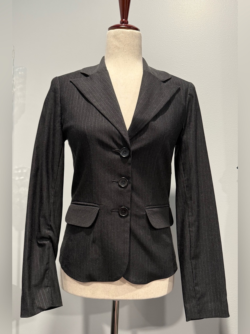 Aziz Women's Gray Pinstripe Tailored Blazer